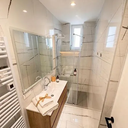New Modern In Center Apartman *